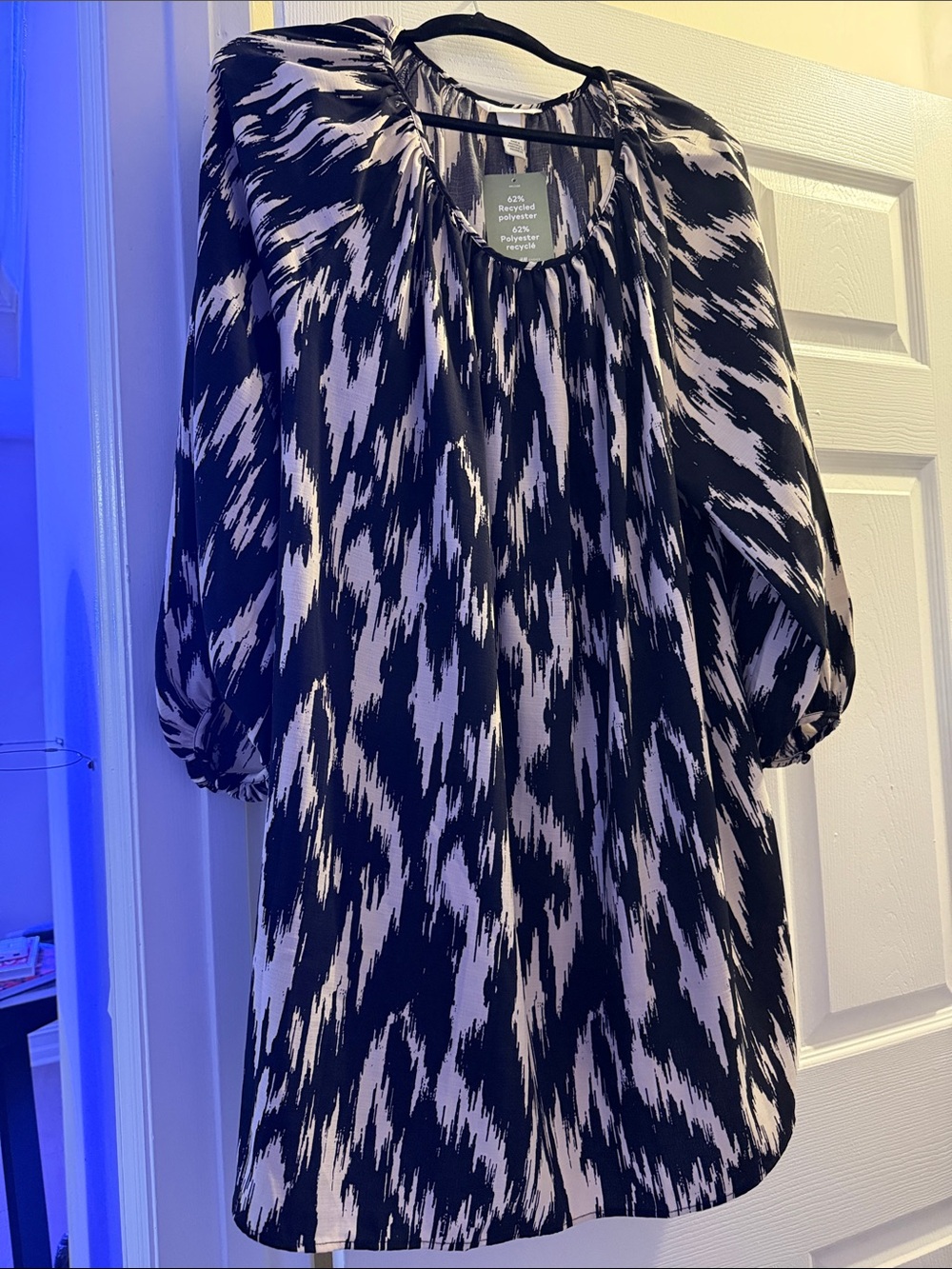 H&M Black and White Abstract-Print Long Sleeve Dress